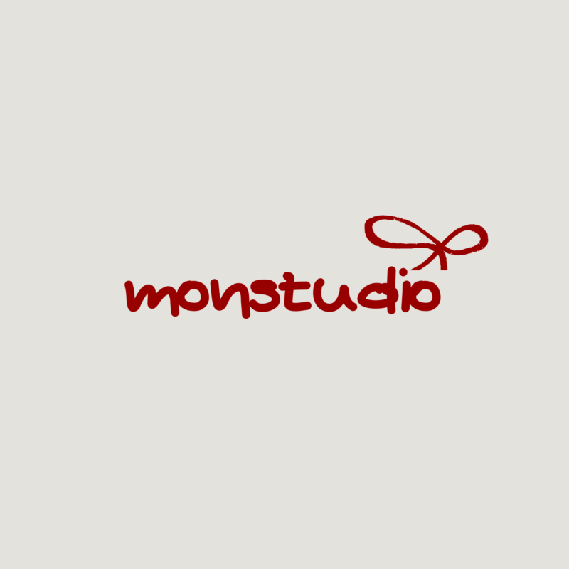 Monstudio in Hoodie